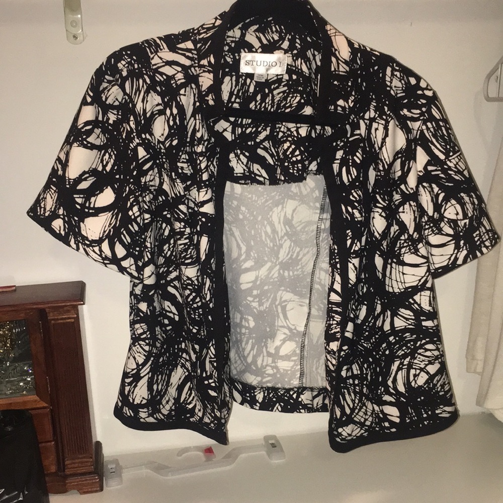 Black and white short sleeve blazer